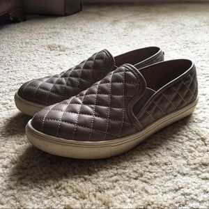 Steve Madden size 7.5 taupe loafers